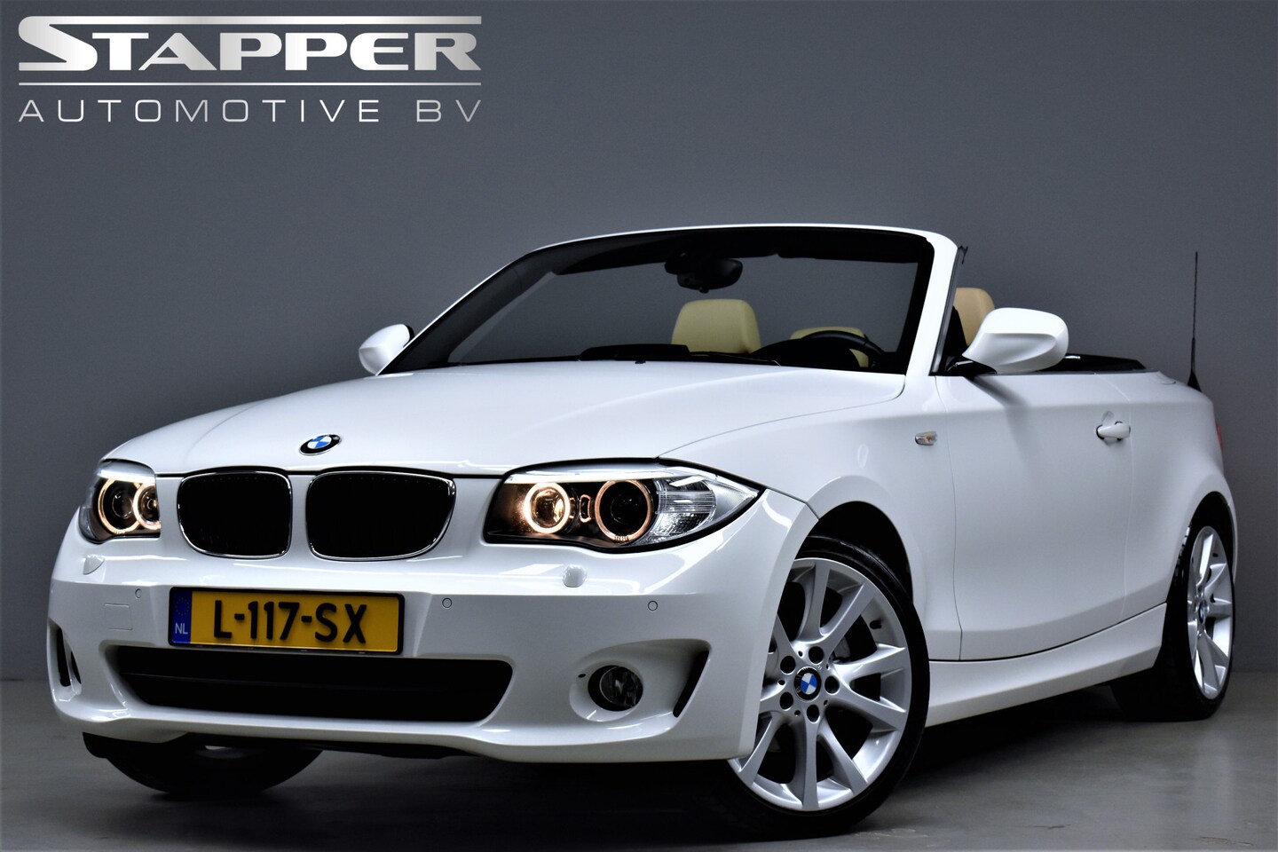 BMW 1-serie Cabrio - 125i 218pk 6-Cil. Automaat High Executive Navi/Xenon/Leer/Stoelverw./Trekhaak/Climate/Pdc/ - AutoWereld.nl