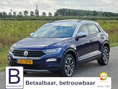 Volkswagen T-Roc - 1.5 Style United /Pano/Camera/Cruise/Carplay/Clima/