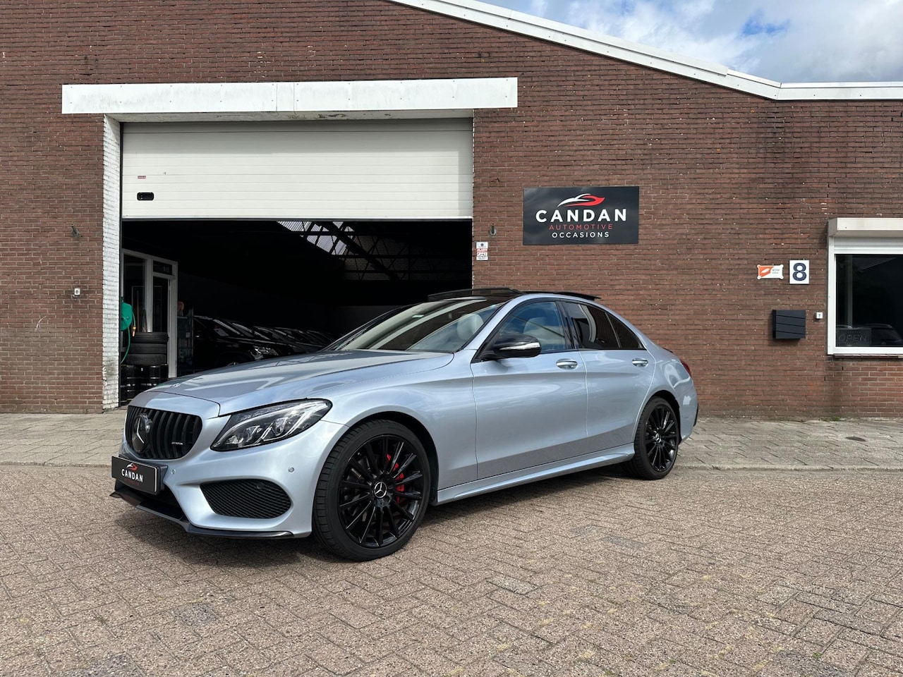 Mercedes-Benz C-klasse - 200 AMG | C63 AMG uitgevoerd | Panoramadak - AutoWereld.nl