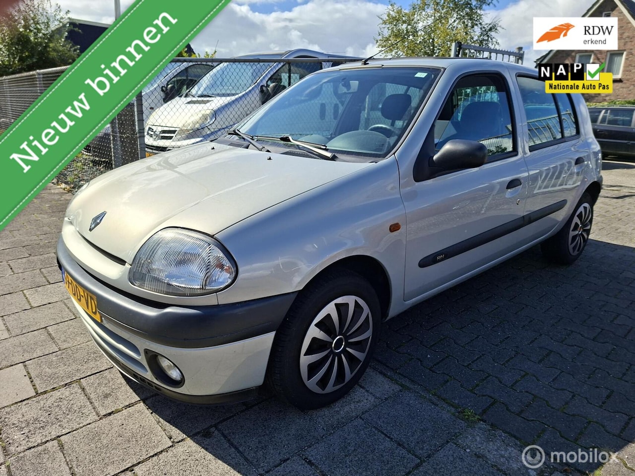 Renault Clio - 1.4 RT 5drs 84834 km dealer onderhouden - AutoWereld.nl