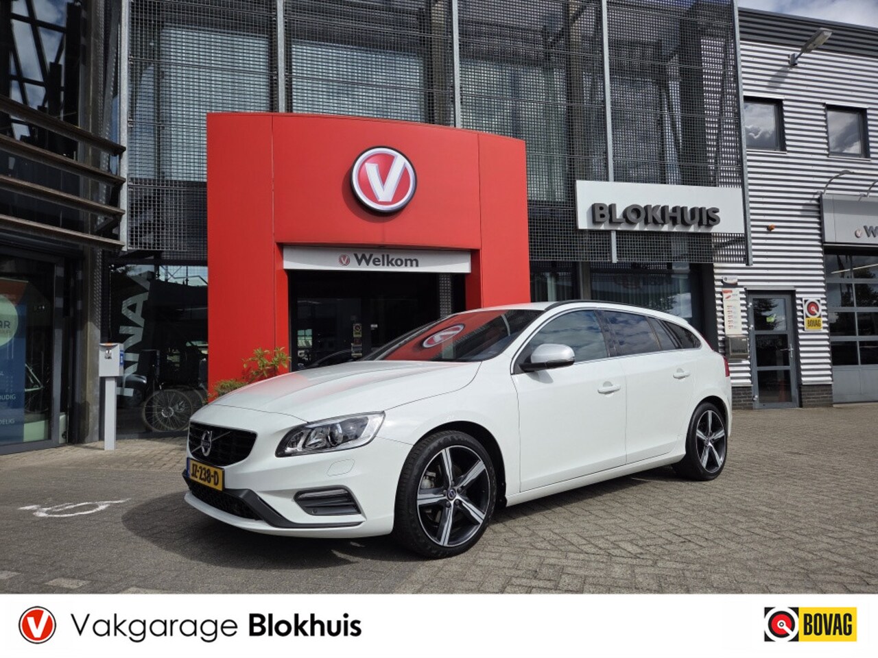 Volvo V60 - 1.5 153PK T3 R-Design | Navi | Leer | Trekhaak - AutoWereld.nl