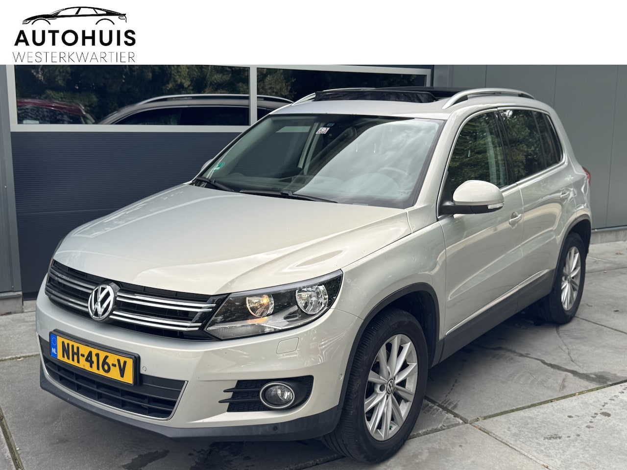 Volkswagen Tiguan - 2.0 TSI 180pk DSG Sport&Style 4Motion Navigatie Stoelverwarming panoramadak - AutoWereld.nl