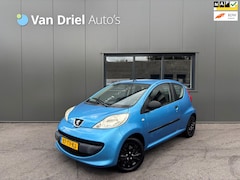 Peugeot 107 - 1.0-12V XR / Radio