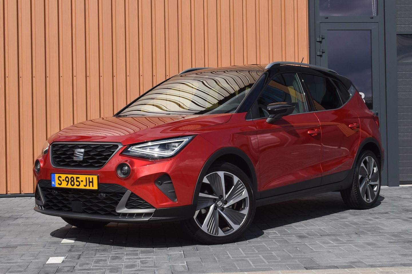 SEAT Arona - 1.0 TSI FR Business Intense | Virtual | Camera | LED | 18" - AutoWereld.nl