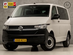 Volkswagen Transporter Kombi - 2.0 TDI L1H1 Comfortline 9 Persoons (APPLE CARPLAY, TREKHAAK, PARKEERSENSOREN, GETINT GLAS