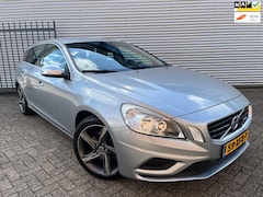 Volvo V60 - 1.6 T3 R-Design|Leder|Airco|Navi|Cruise|PDC|Trekhaak|