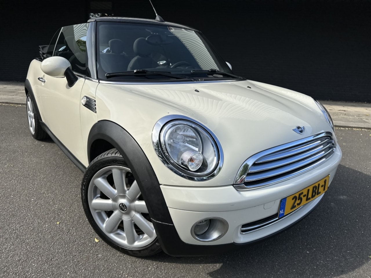 MINI Cabrio - 1.6 Cooper Pepper // Dealeronderhouden // - AutoWereld.nl