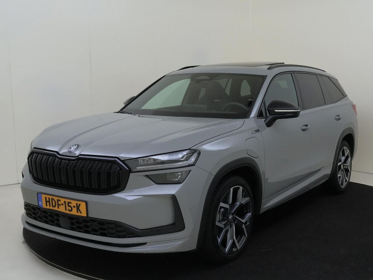 Skoda Kodiaq - 1.5 TSI PHEV Sportline Business | Panoramadak | Trekhaak | CANTON audio | Elektrische stoe - AutoWereld.nl