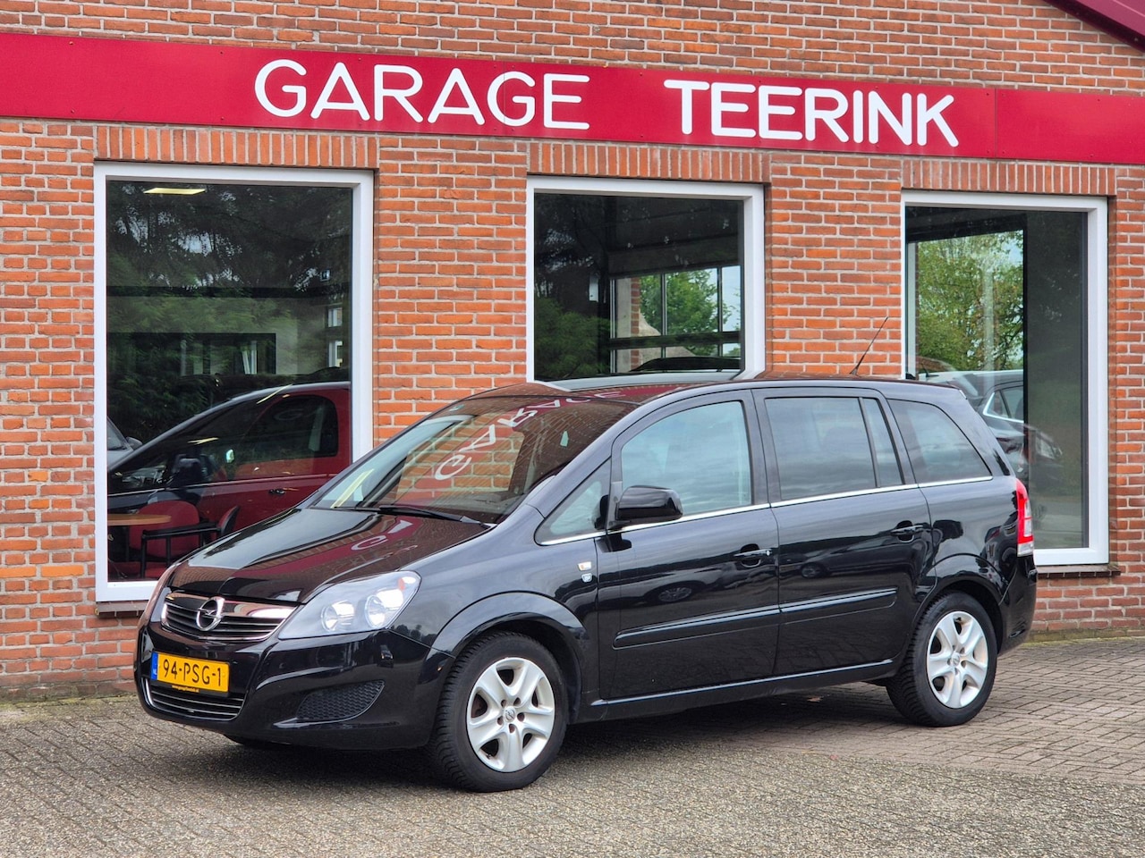 Opel Zafira - 1.8 111 years Edition 140PK 5drs 7 persoons, airco, cruise, elektr.ramen, trekhaak RIJKLAA - AutoWereld.nl