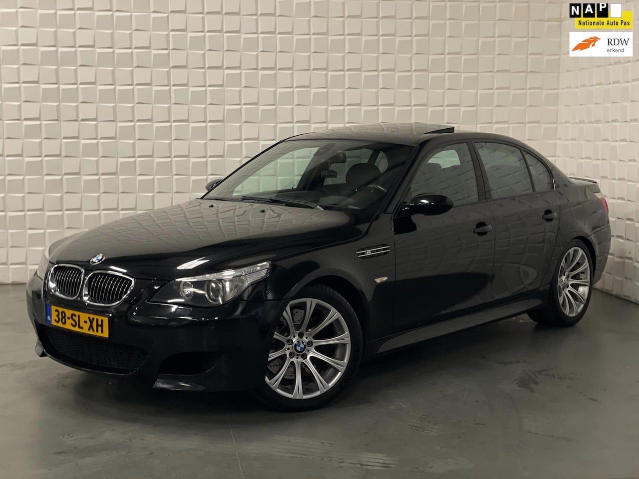BMW M5 - 5-serie V10 507PK ORIGINEEL NAP!! NIEUWE MOTOR - AutoWereld.nl