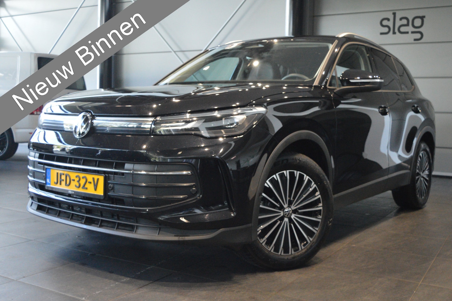 Volkswagen Tiguan - 2.0 tdi navi camera keyless cruise led trekhaak 18 inch 150 pk !! - AutoWereld.nl
