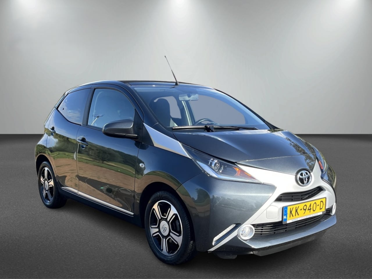 Toyota Aygo - 1.0 VVT-i x-clusiv 1.0 VVT-i x-clusiv - AutoWereld.nl