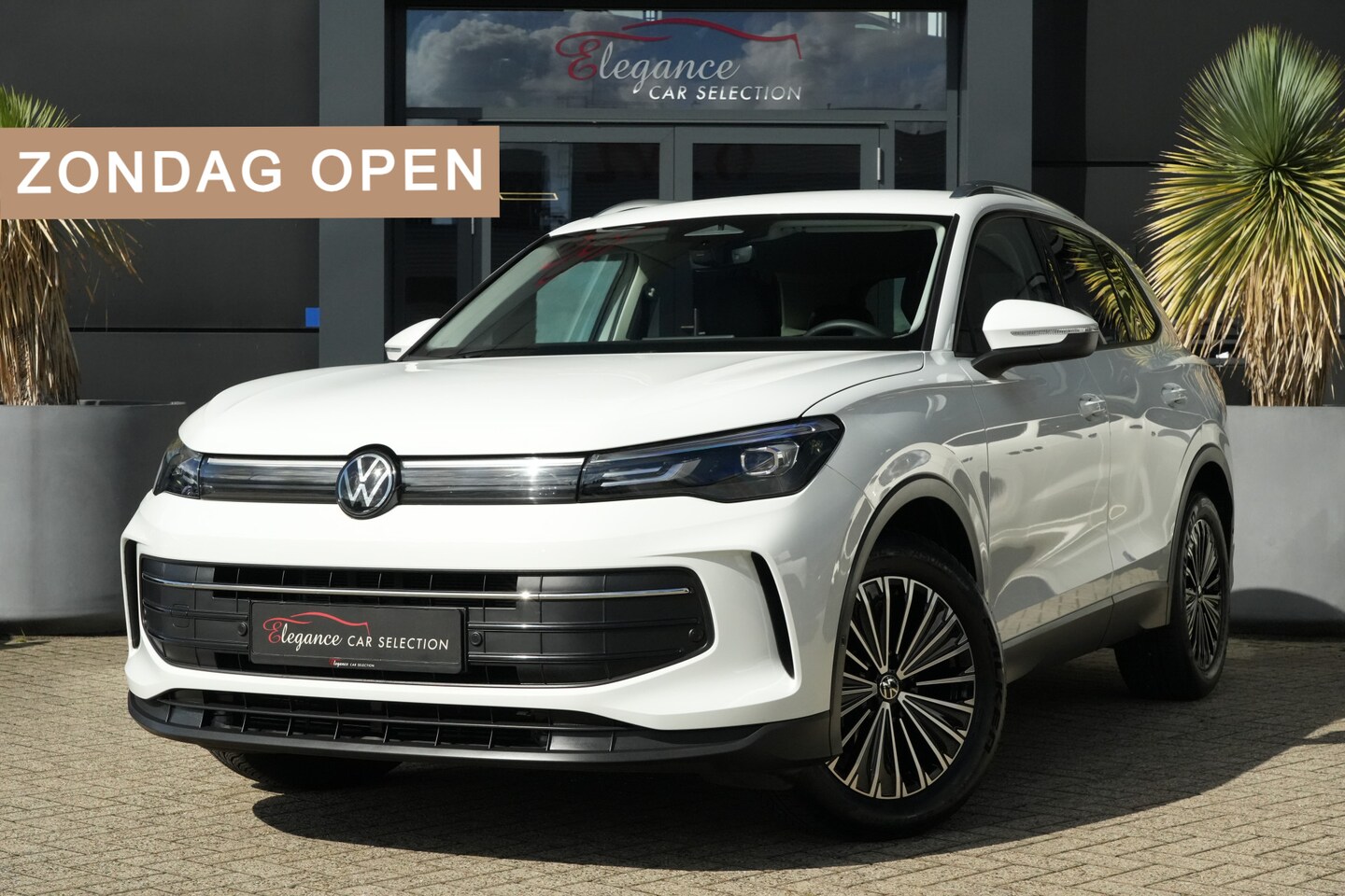 Volkswagen Tiguan - 1.5 eTSI Life Edition 150pk Navigatie/Stoelverwarming/Camera - AutoWereld.nl