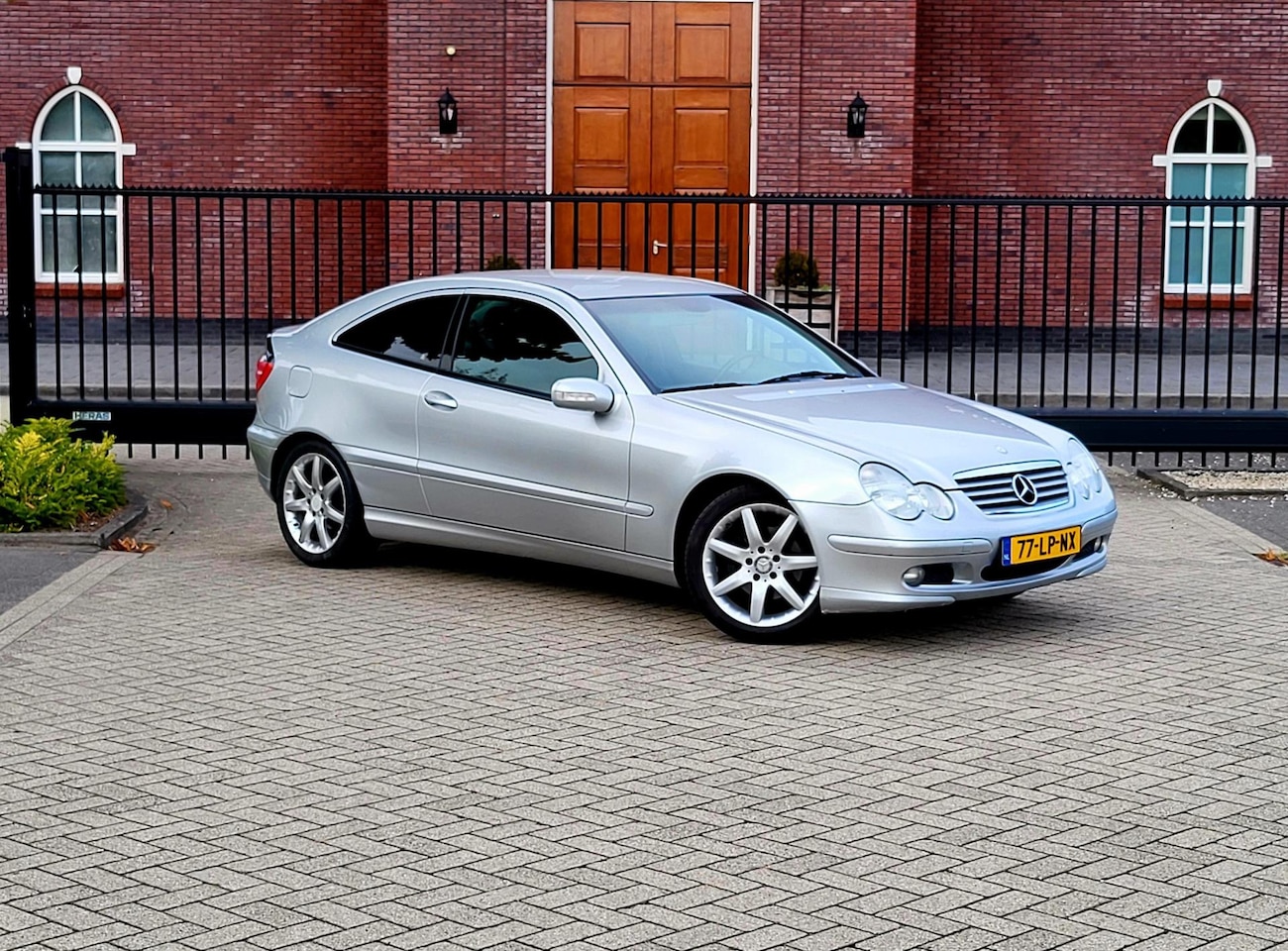 Mercedes-Benz C-klasse Sportcoupé - 180 K. / Airco / Nap / Nieuwe Apk / Trekhaak - AutoWereld.nl