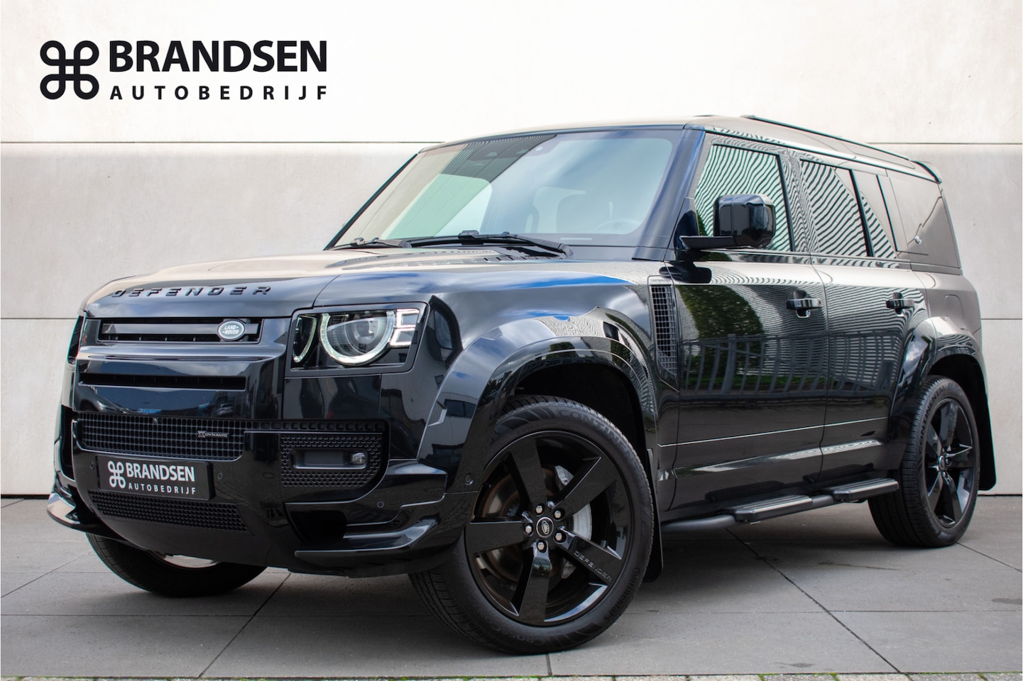 Land Rover Defender 110 - 2.0 P400e 110 X-Dynamic HSE -Urban body-22"-Standkachel-Trekhaak-360 Camera-Pano-Keyless- - AutoWereld.nl
