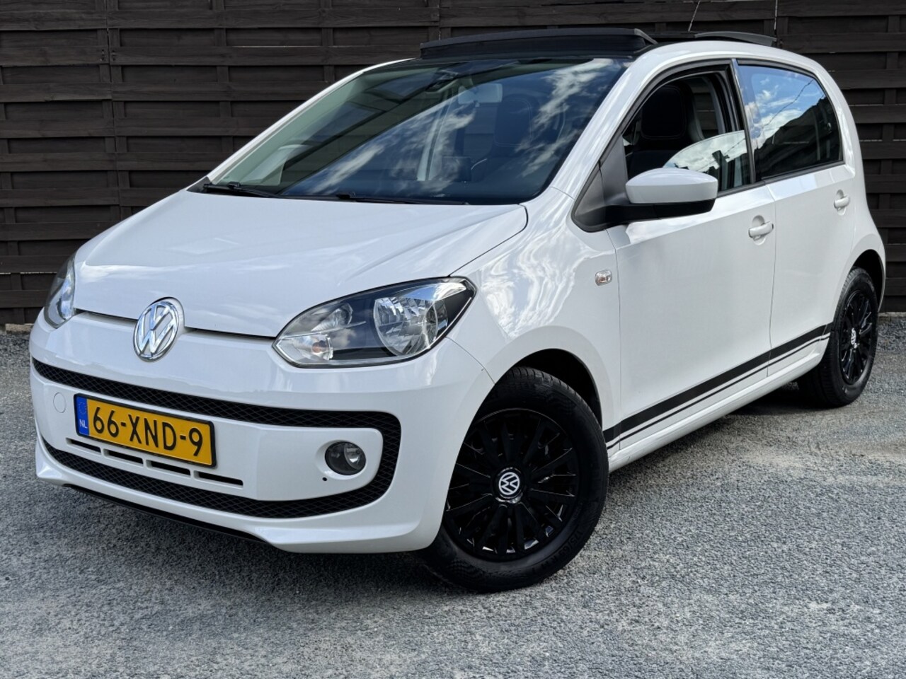Volkswagen Up! - 1.0 move up! BM / Panorama-dak / Cruise / Navi / PDC / Stoelverw - AutoWereld.nl