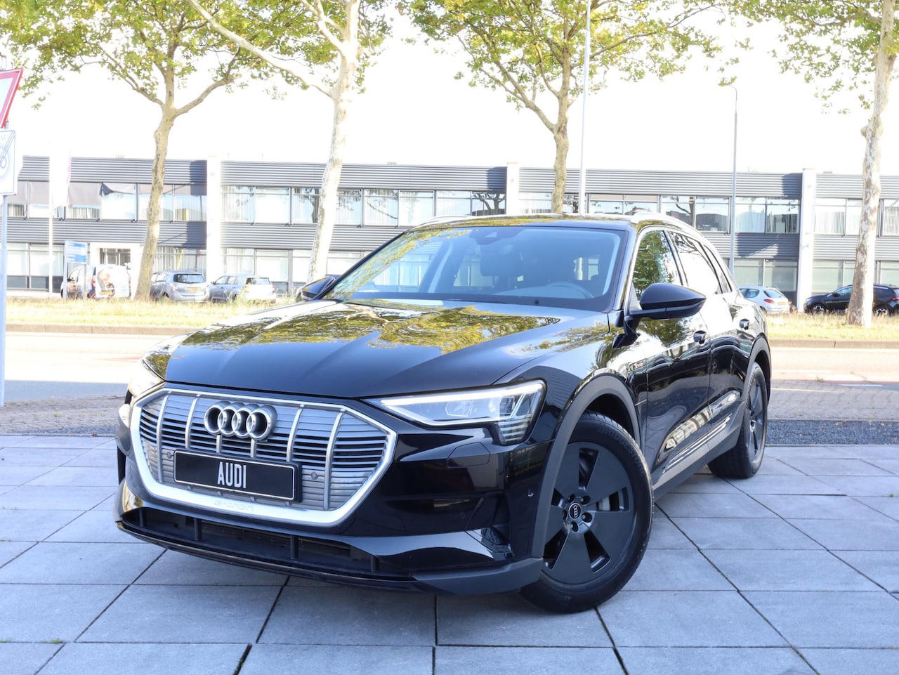 Audi e-tron - 50 quattro 71 kWh 230KW | Achteruitrijcamera | Elektrische kofferklep | Stoelverwarming | - AutoWereld.nl