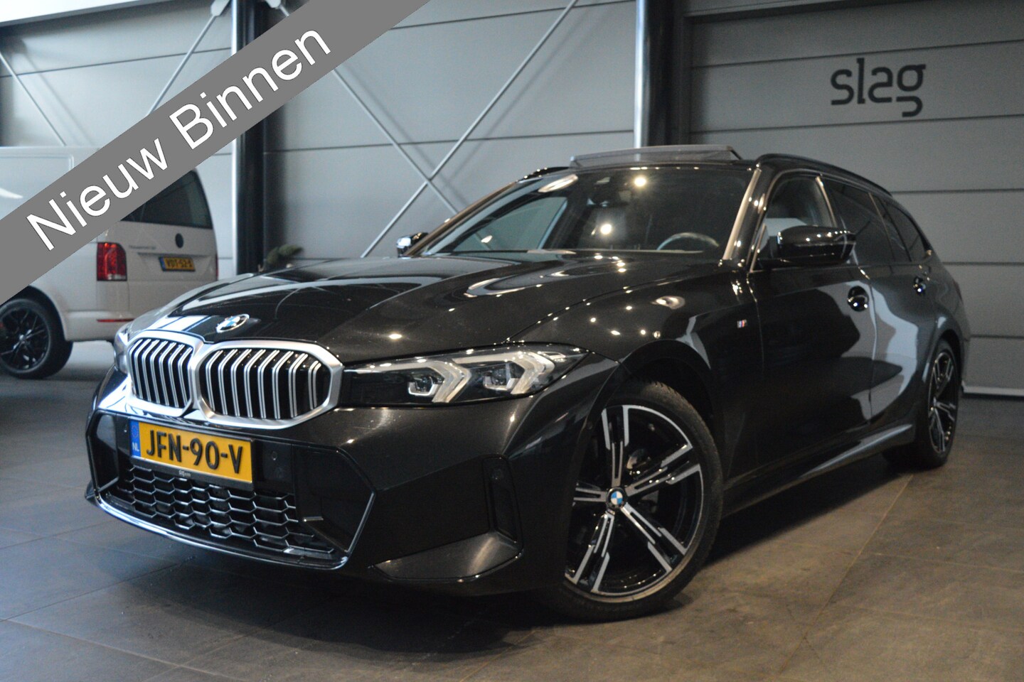 BMW 3-serie Touring - 320d M-Sportpakket pano camera led 18 inch 190 pk !! - AutoWereld.nl