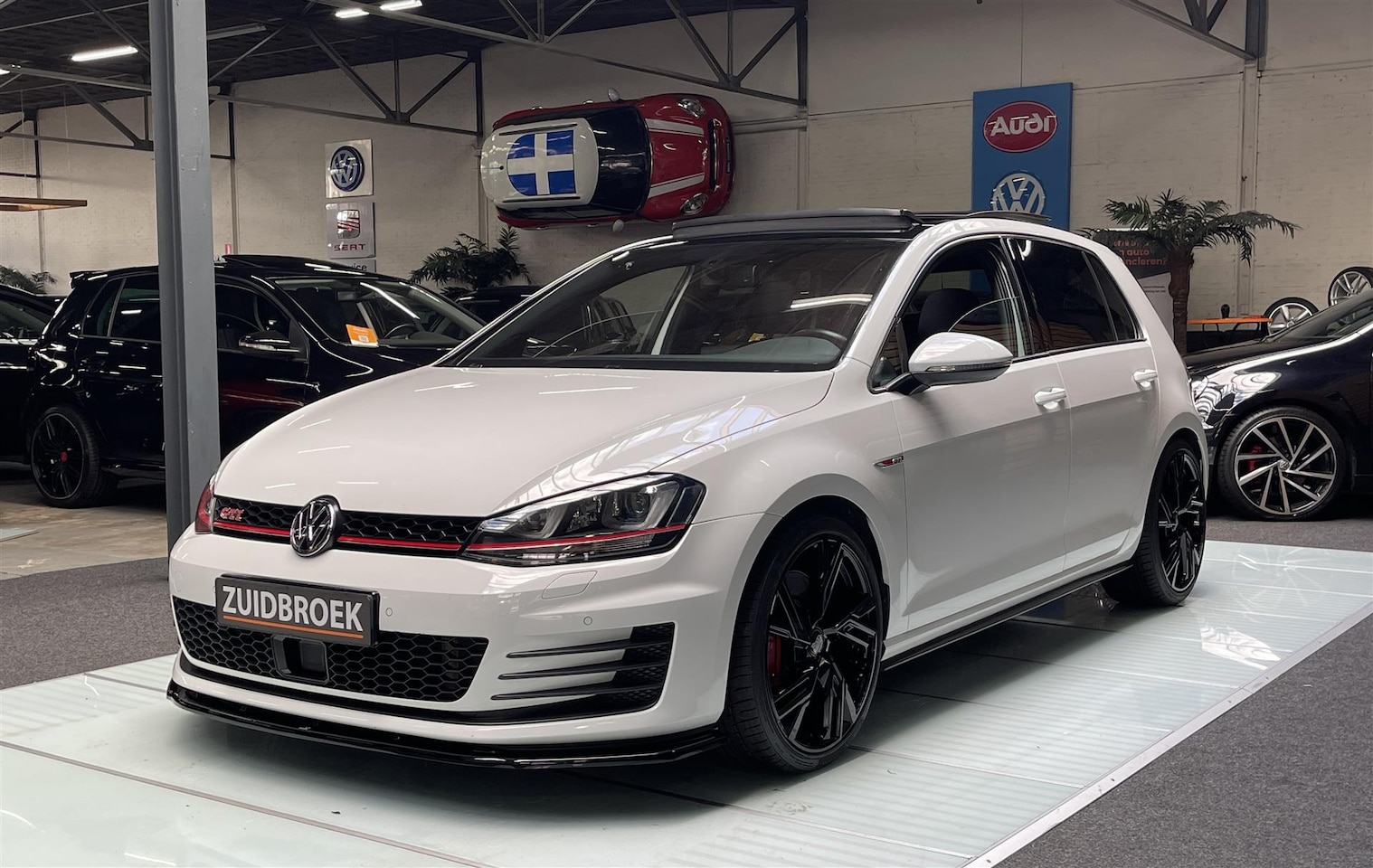 Volkswagen Golf - GTI 2.0 PANO!! Cruise!! Clima!! Navi!! Maxton!! - AutoWereld.nl