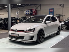 Volkswagen Golf - GTI 2.0 PANO Cruise Clima Navi Maxton
