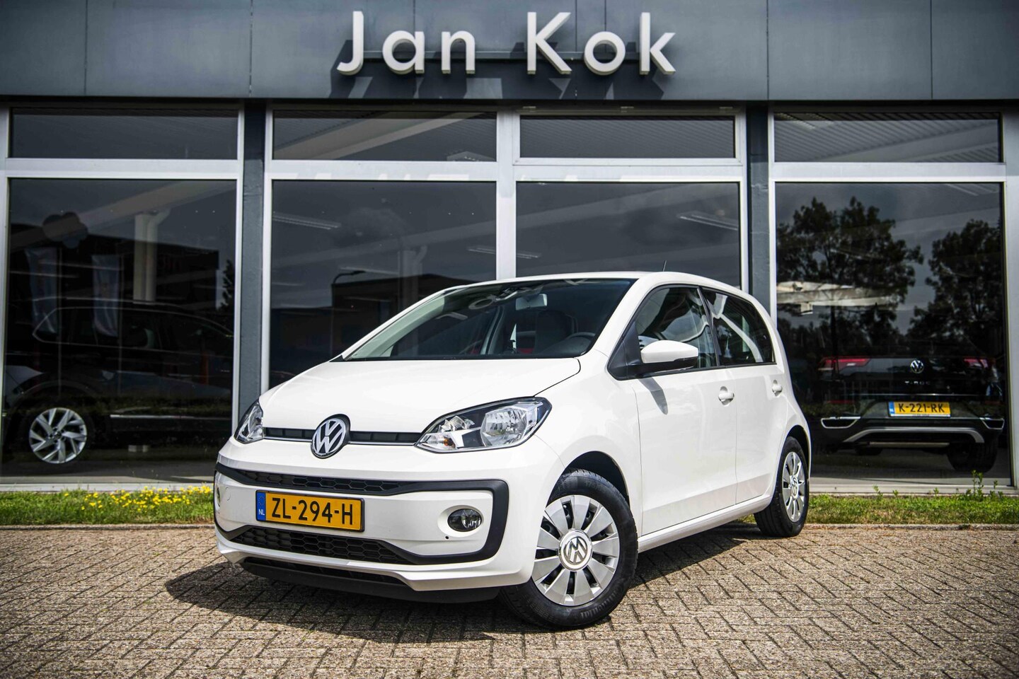 Volkswagen Up! - 1.0 60 pk BMT move up! | Stoelverwarming | Airco | Maps & More - AutoWereld.nl