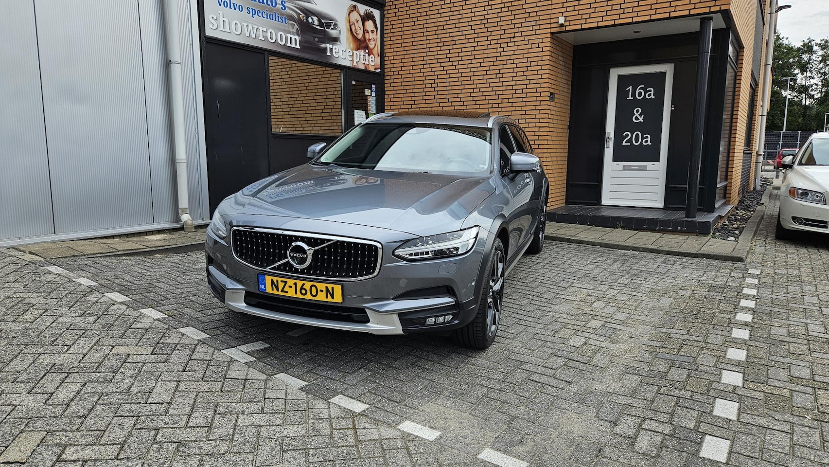 Volvo V90 Cross Country - 2.0 D4 Pro 2.0 D4 Pro - AutoWereld.nl
