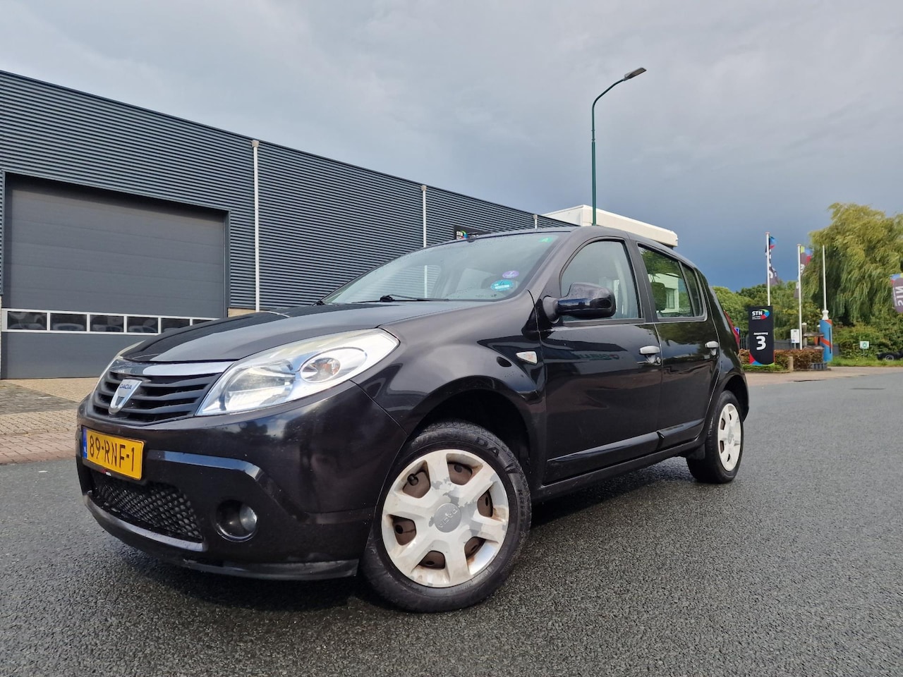 Dacia Sandero - 1.2 Lauréate AIRCO 2 X SLEUTELS ELEC.PAKET - AutoWereld.nl