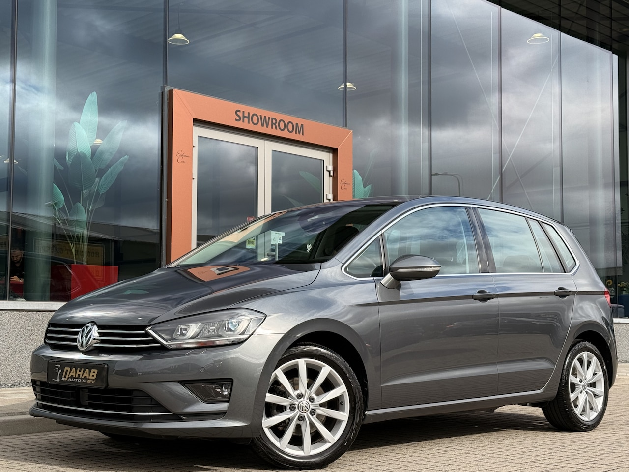 Volkswagen Golf Sportsvan - 1.4 TSI Highline Business | Massage - ErgoActive Stoelen | Stoelverwarming | Parkeersensor - AutoWereld.nl