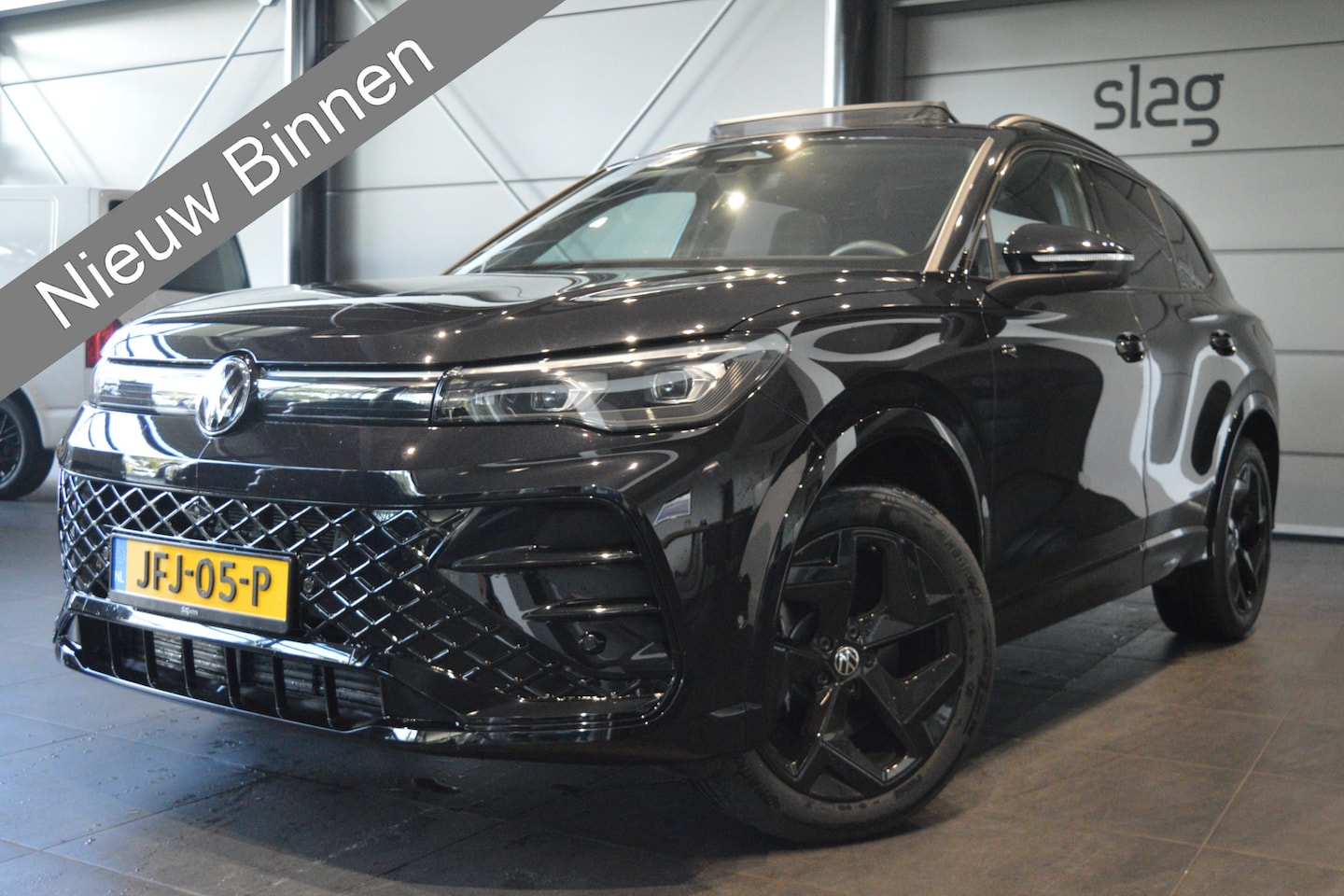 Volkswagen Tiguan - 2.0 tdi 3X R-LINE camera keyless cruise trekhaak 19 inch 150 pk !! - AutoWereld.nl