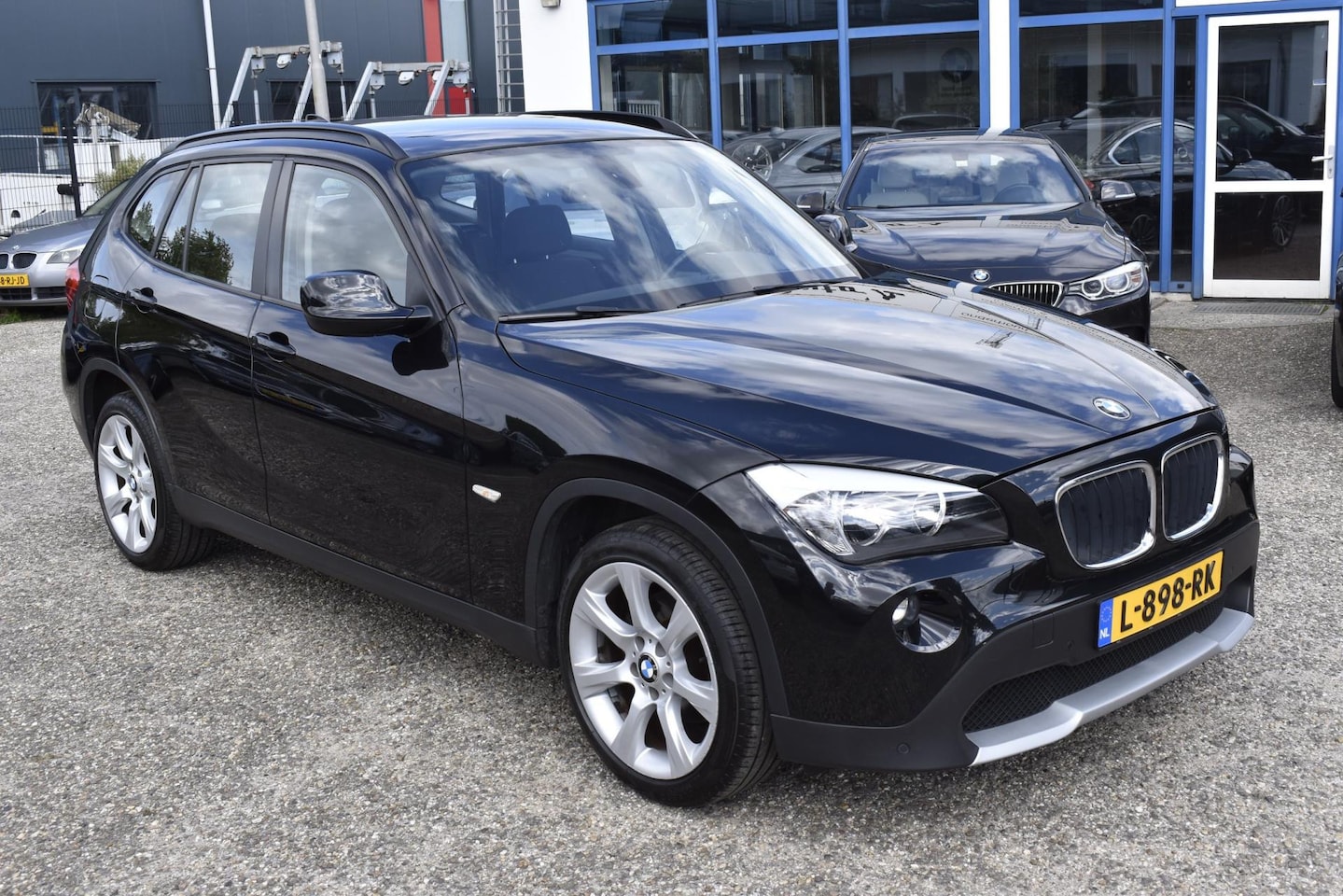 BMW X1 - SDrive18i Executive van af oktober youngtimer - AutoWereld.nl