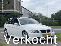 BMW 3-serie Touring - 320i *Panoramadak*GrootNavi*Stoelverwarming*Sportvelgen*Cruise Control