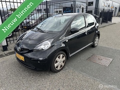 Toyota Aygo - 1.0-12V Aspiration Red AIRCO