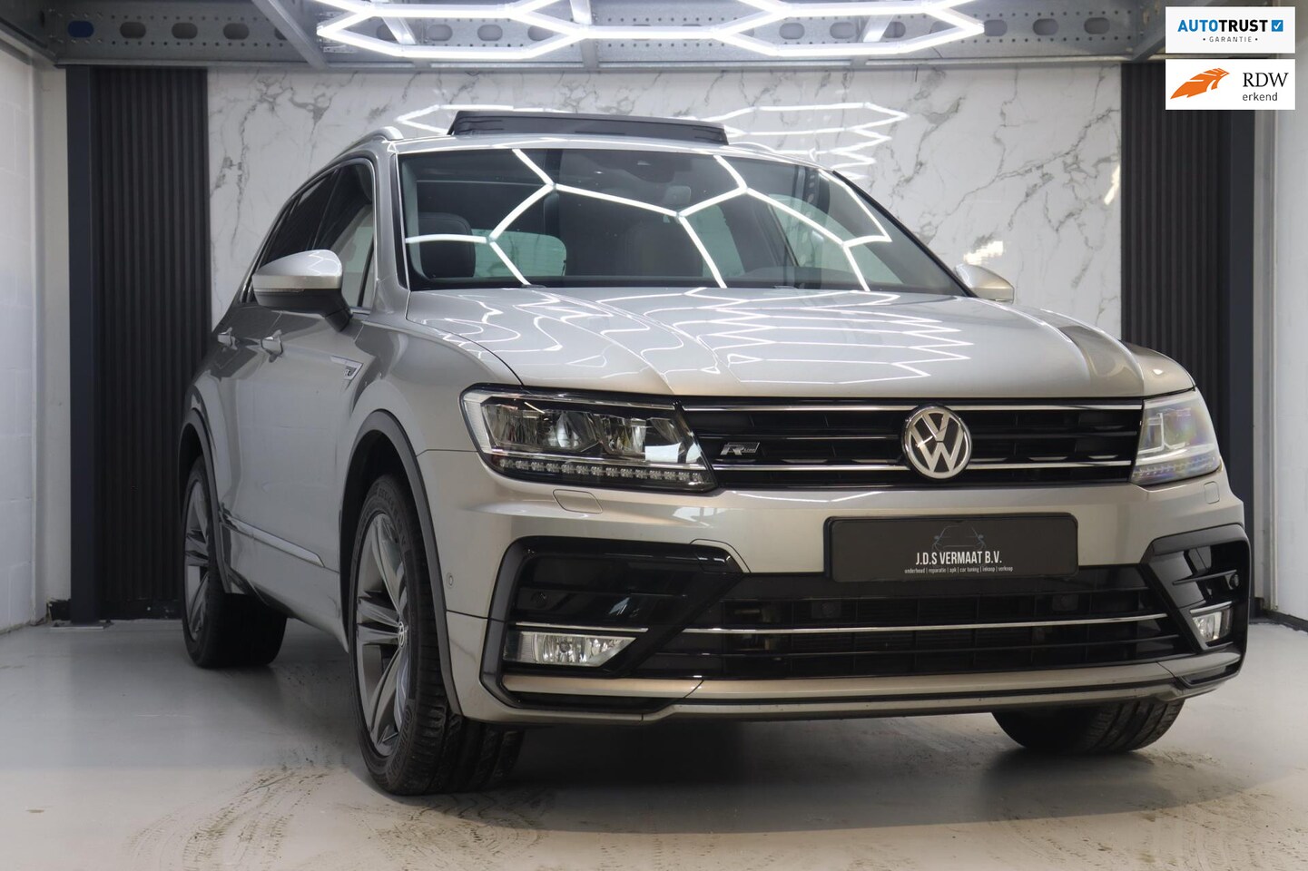 Volkswagen Tiguan - 2.0 TSI 4Motion Highline R-line Pano Dynaudio - AutoWereld.nl