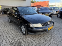 Volkswagen Passat - 1.8-5V T.Trendline