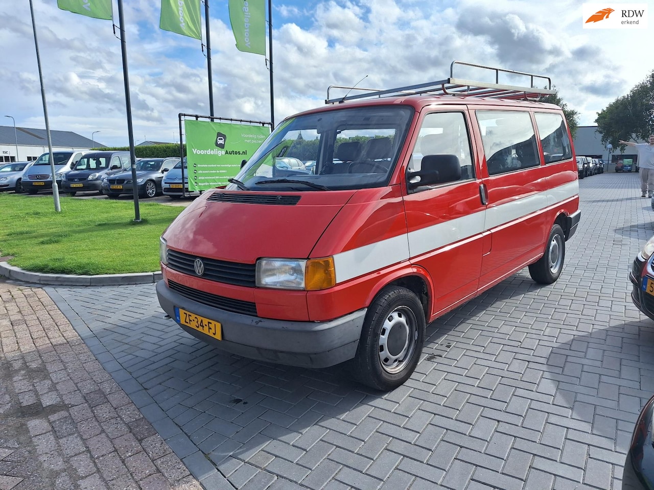 Volkswagen Transporter Kombi - 2.4 D 292 / 8 persoons / APK maart 2026 - AutoWereld.nl