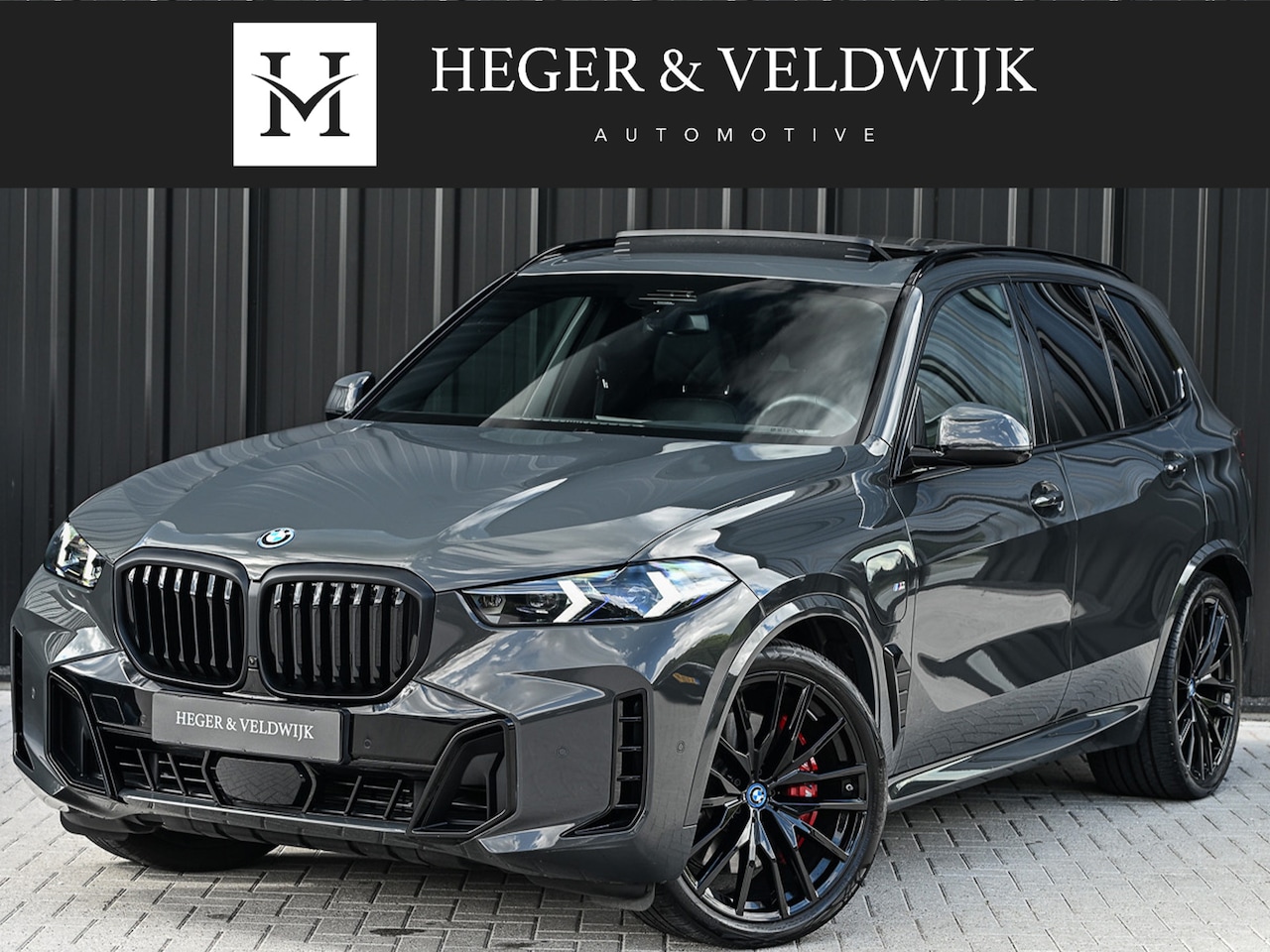 BMW X5 - xDrive50e | M-SPORT | TREKHAAK | COMFORT ACCESS | BMW NIERE ICONIC GLOW | PANORAMADAK | CO - AutoWereld.nl