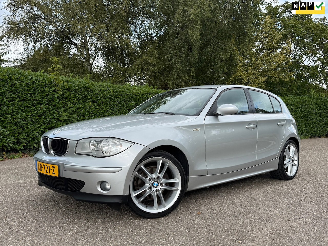 BMW 1-serie - 116i | Clima | 18" Velgen | Nieuwe Distributie! | Bluetooth/AUX | Cruise | PDC | - AutoWereld.nl