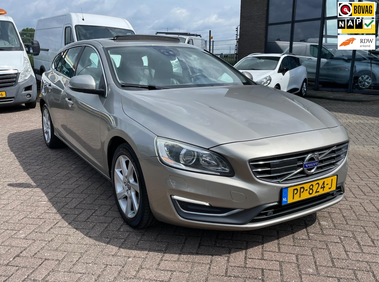 Volvo V60 - 1.6 D2 Summum 1.6 D2 Summum, Trekhaak, Open dak, Leder, Navi, Cam, Pdc, Acc, Stoelverw, Dealer oh, Bomvo - AutoWereld.nl