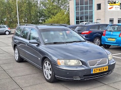 Volvo V70 - €2750, -2.5T AWD Ocean Race Vol Trekhaak Navi