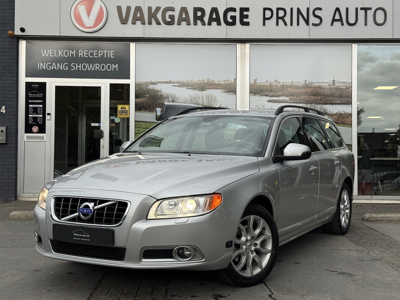 Volvo V70 - 2.0F Nordic |CRUISE|TREKHAAK|STOELVERW.|VOLL. ONDERHOUD| - AutoWereld.nl