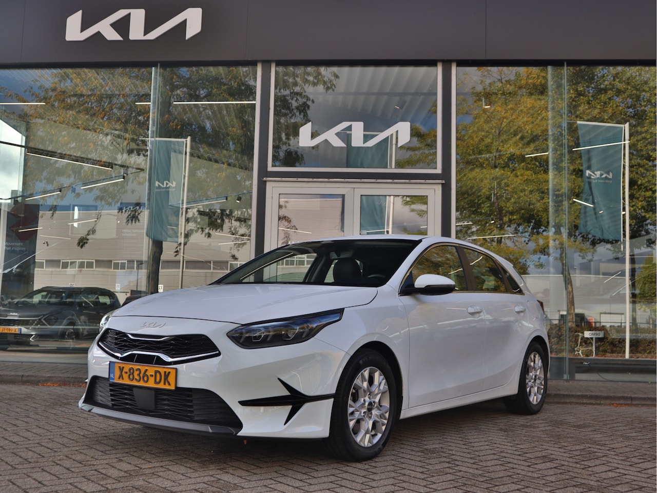 Kia Cee'd - Ceed 1.0 T-GDi DynamicLine | Climate Control | Cruise Control | Navigatie | Camera | 6-bak - AutoWereld.nl