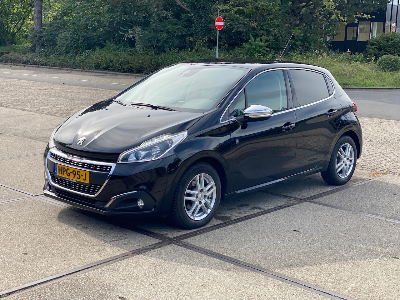 Peugeot 208 - 1.2 Benzine Automaat Turbo 110PK Lage km Garantie - AutoWereld.nl