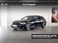 BMW 3-serie Touring - 318i | M Sport | Glazen Panoramadak | Stoelverwarming | Achteruitrijcamera |