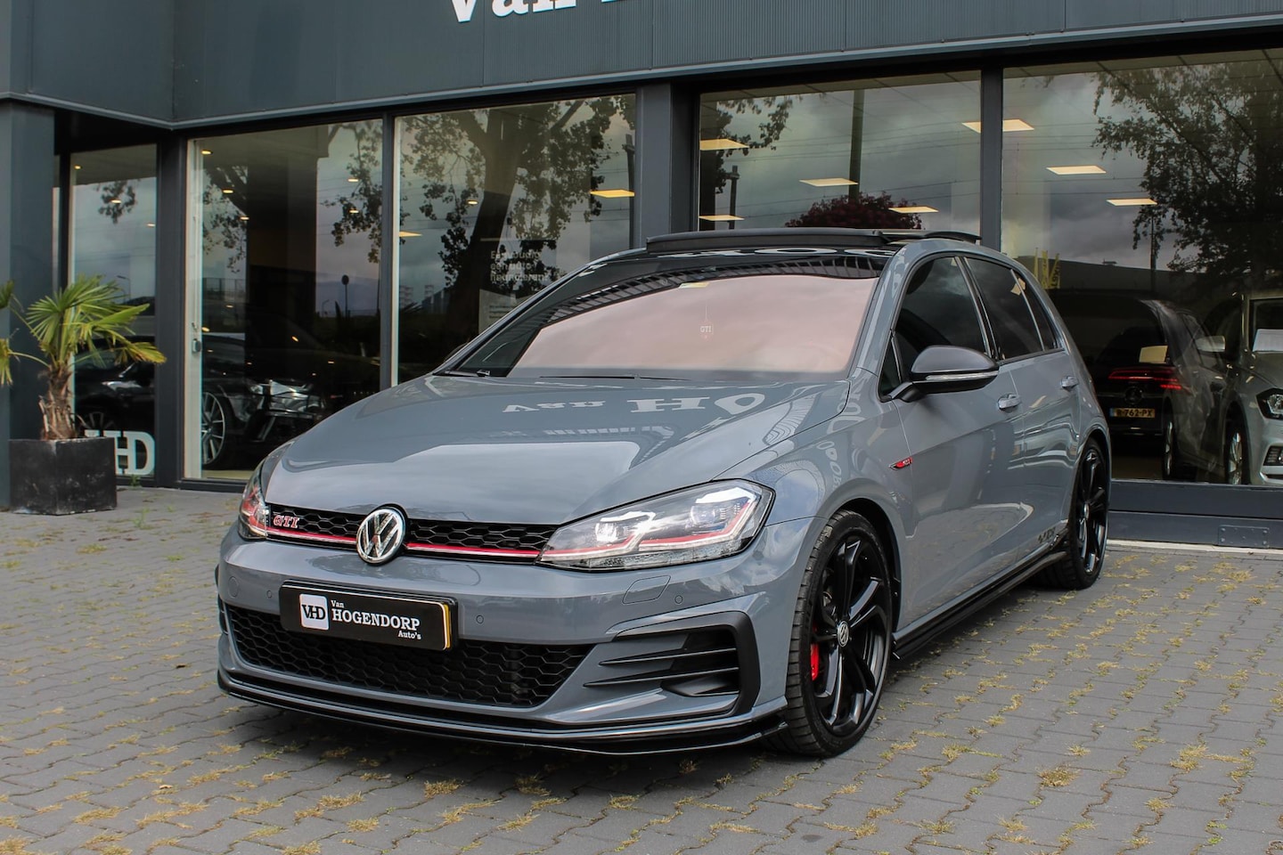 Volkswagen Golf - 2.0 TSI GTI TCR PANO KEYLESS CAMERA LED DSG - AutoWereld.nl