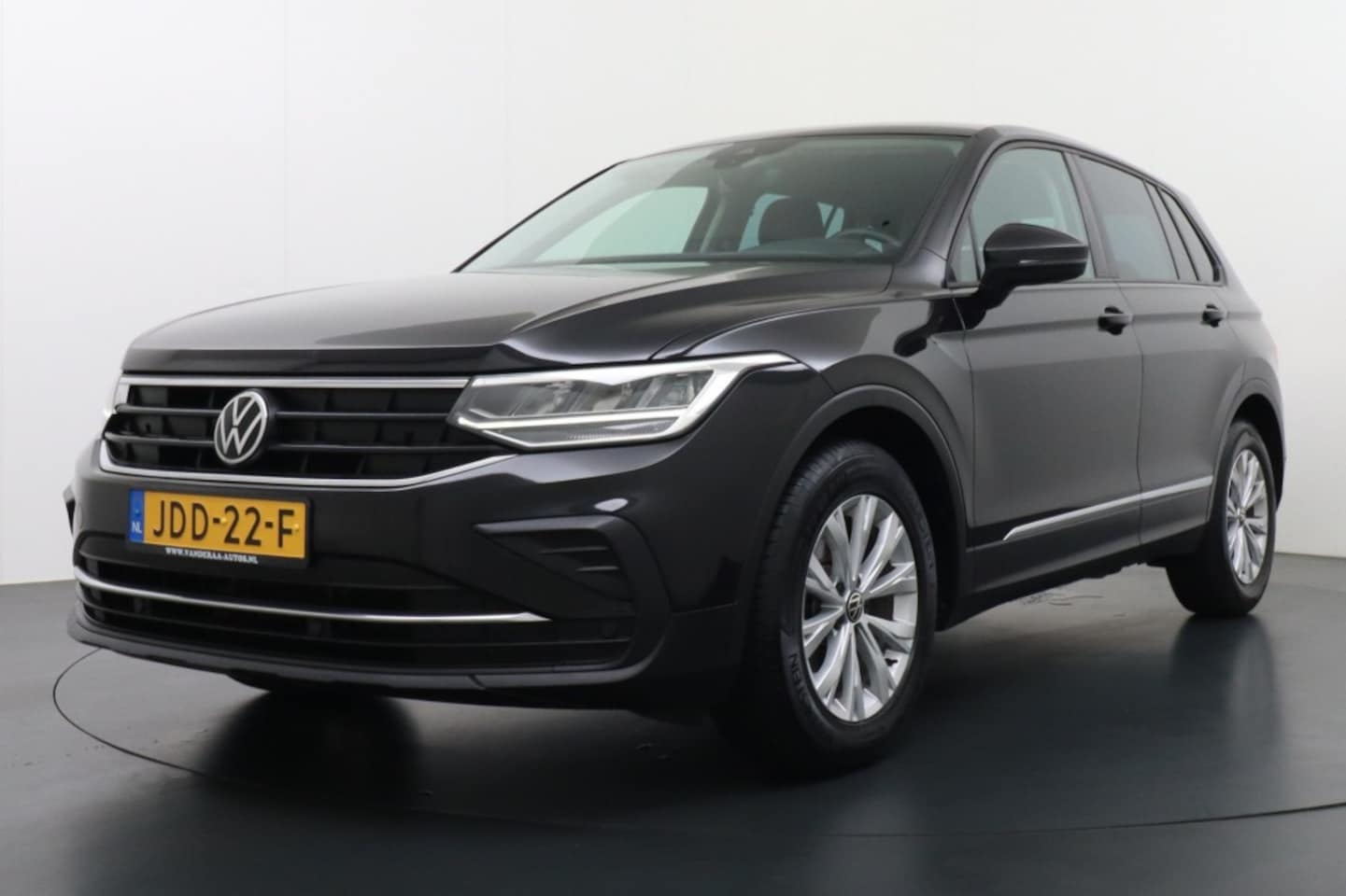 Volkswagen Tiguan - 1.5 TSI LIFE Business-Line 1 Ste Eigenaar Topstaat!! - AutoWereld.nl