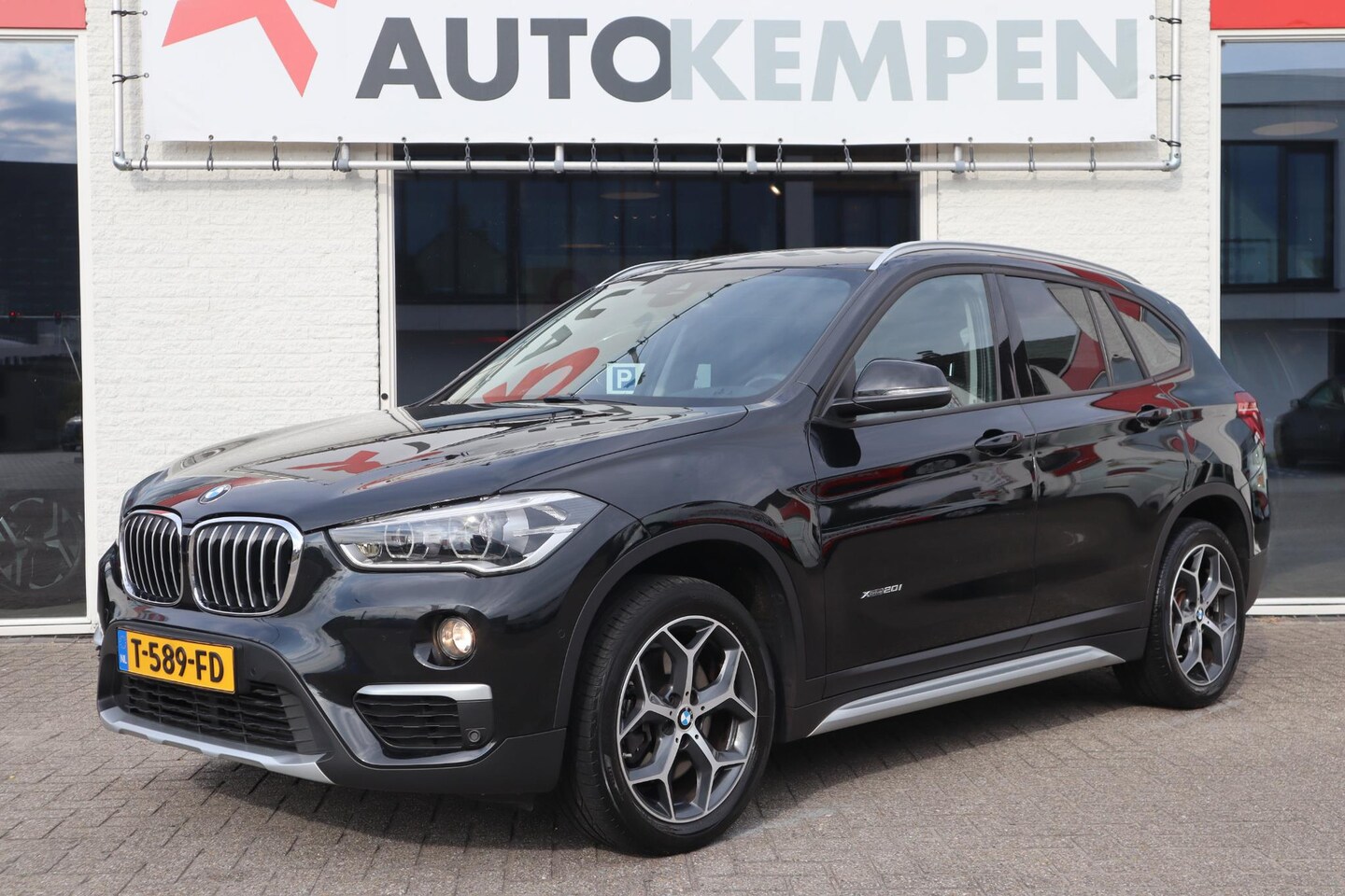 BMW X1 - xDrive20i HIGH EXECUTIVE LED|CAMERA|AFN.TREKHAAK|PARK-ASSIST - AutoWereld.nl