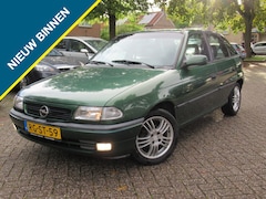 Opel Astra - 1.6i NW Distributieset+schokdempers+banden Klassieker