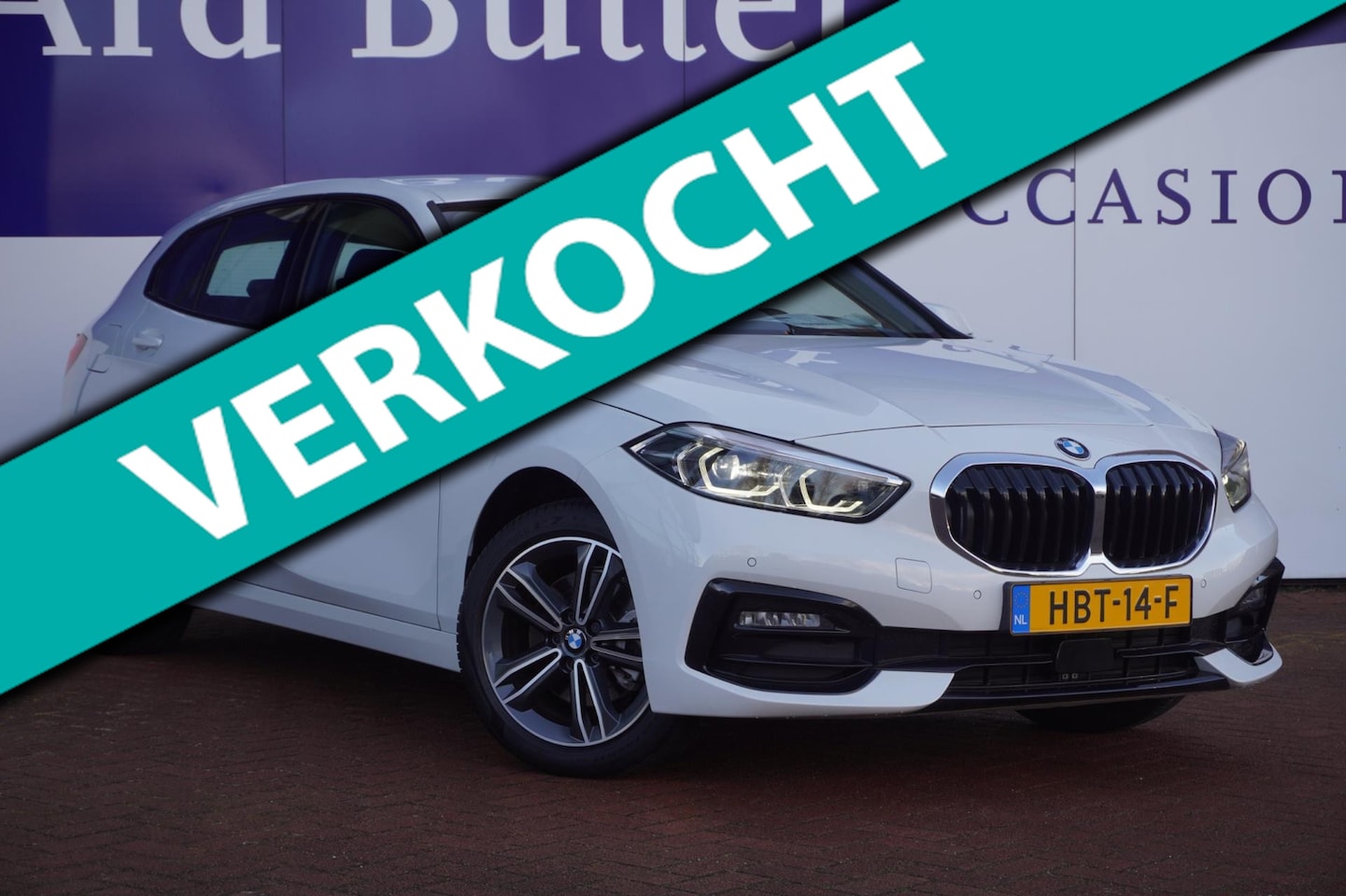 BMW 1-serie - 118i Business Edition Plus / LED / Camera / Navigatie / 17"LMV / = SUPER AANBIEDING !! - AutoWereld.nl