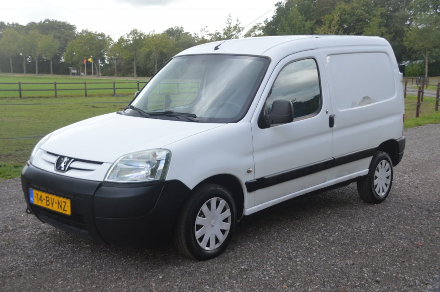 Peugeot Partner - 190C 2.0 HDI Avant. Airco APK Mei 2026 - AutoWereld.nl