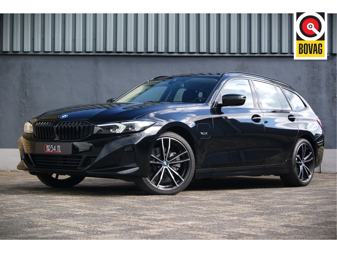 BMW 3-serie Touring - 330e 292PK Nw model Shadowline Widescreen/wegkl.trhk/Carplay/Sportstoelen Aut8 - AutoWereld.nl